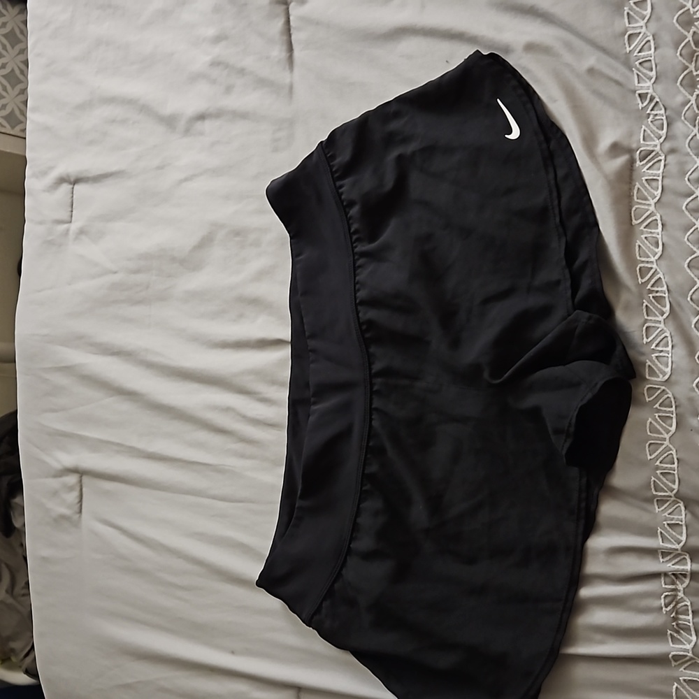 Size Large Nike Running Shorts With Zippered Pocket In Back NWOT